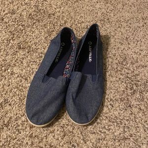 Airwalk flats